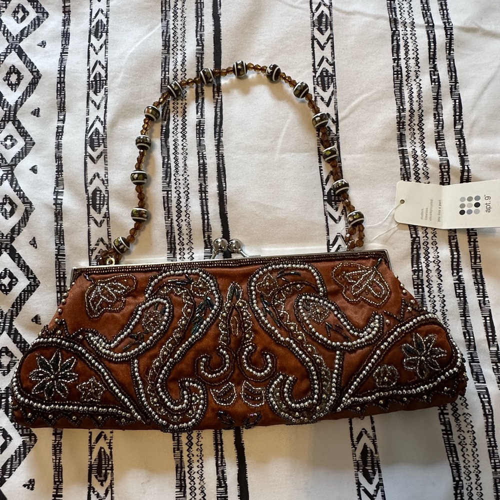 ❤️Vintage style beaded clutch!